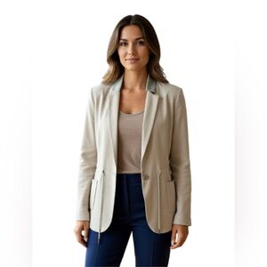 Fabiana Fillipi is an Italian luxury brand …….Blazer with Structured V-Neckline